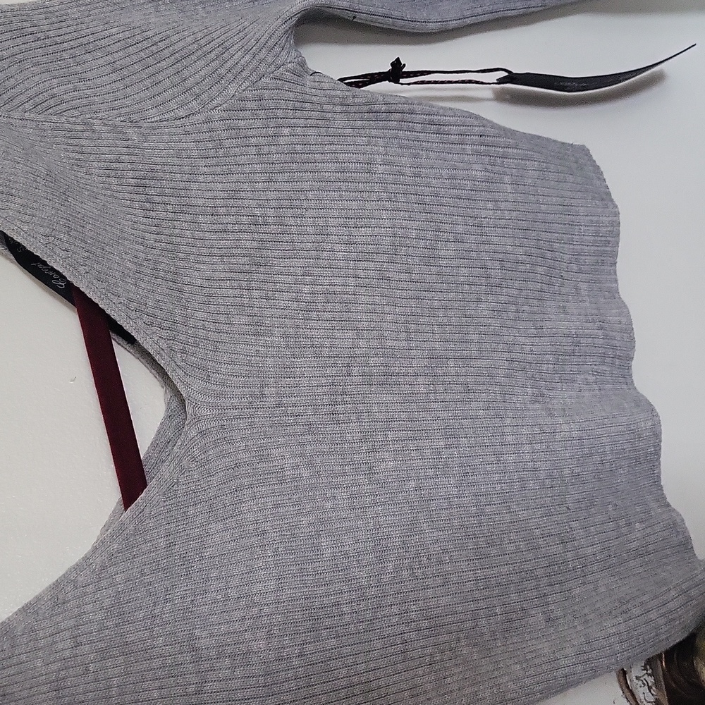 Sweater - Picture 2 of 3